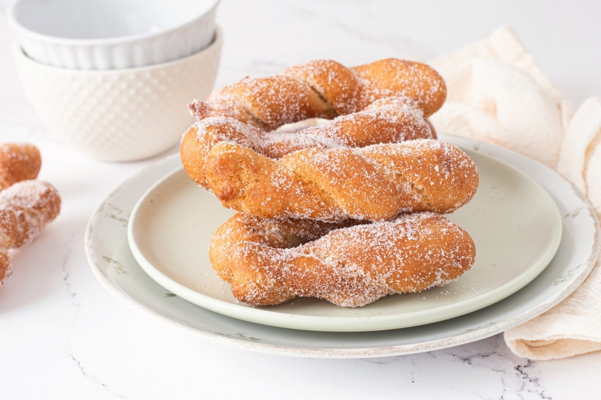 Retorcidos Recipe: Crunchy Leonese Carnival Anise Pastries