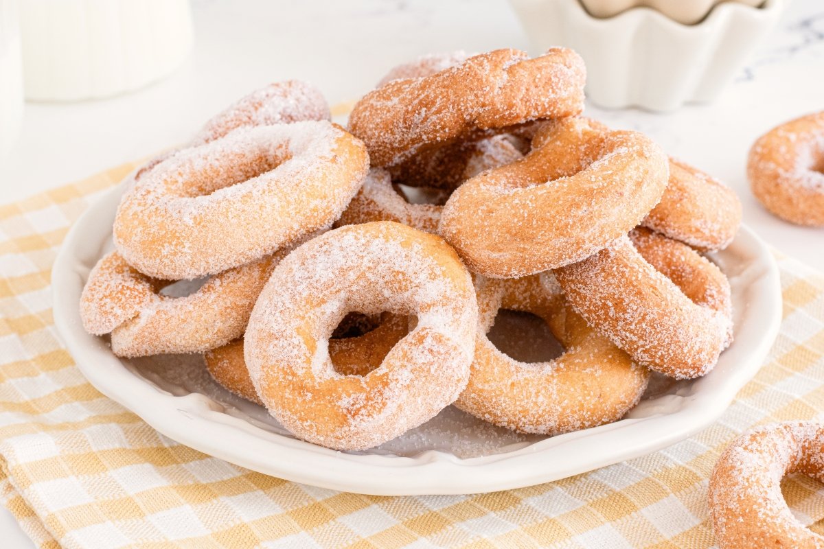 Rosquillas de Nata Recipe: Easy Spanish Cream Doughnuts