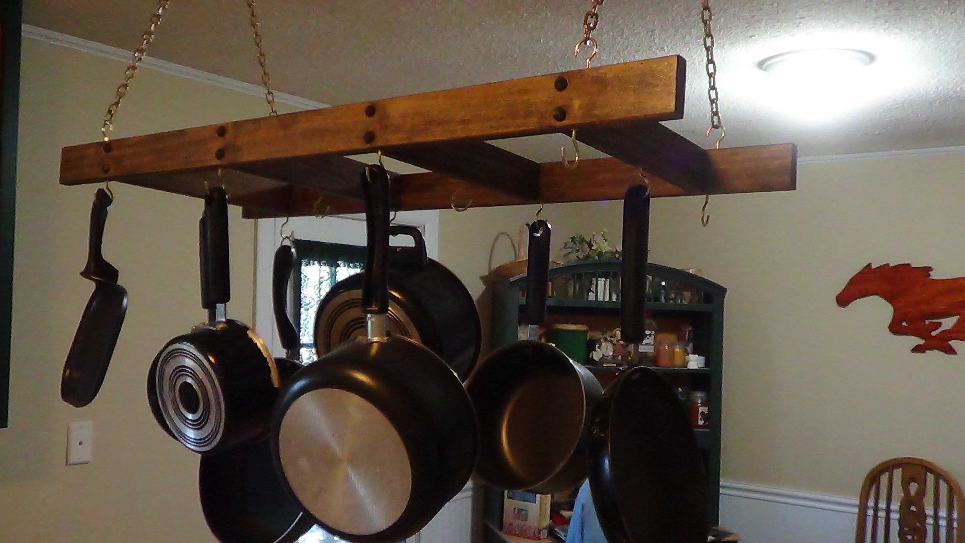 13 DIY Projects to Transform Those Old Pallets - grandgoldman.com