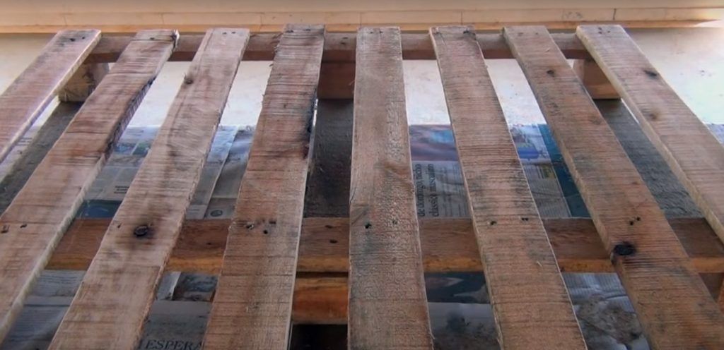 How to make a simple bed with pallets - grandgoldman.com