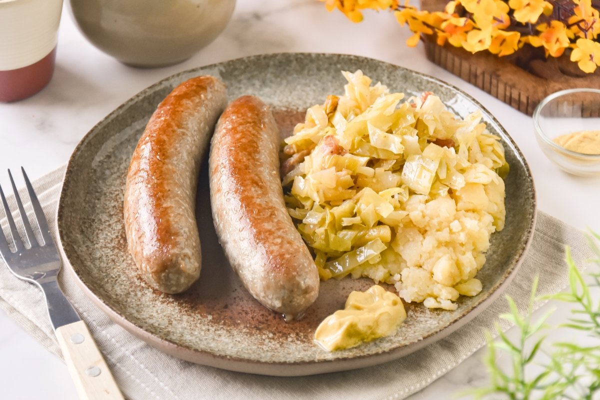 Bratwurst with Sauerkraut Recipe: Quick German Comfort Dish