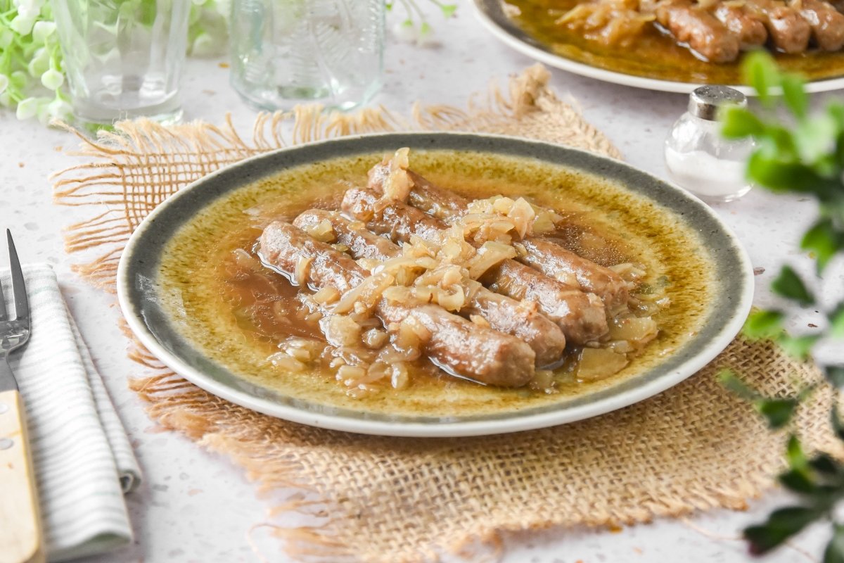 Sausages in Wine Recipe: Easy Spanish Comfort Classic