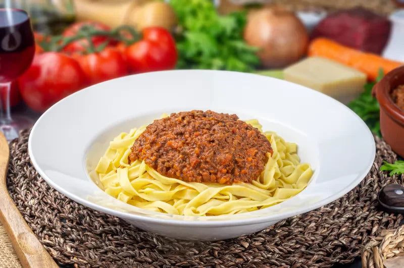 Italian Bolognese Sauce Recipe (Rich Slow-Cooked Ragù) - grandgoldman.com