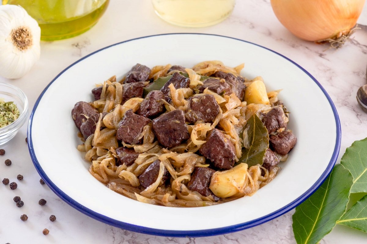 Blood with Onions Traditional Savory Recipe - grandgoldman.com