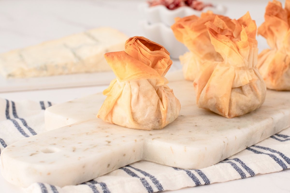 Gorgonzola and Ham Phyllo Purses Recipe: Easy Elegant Appetizer