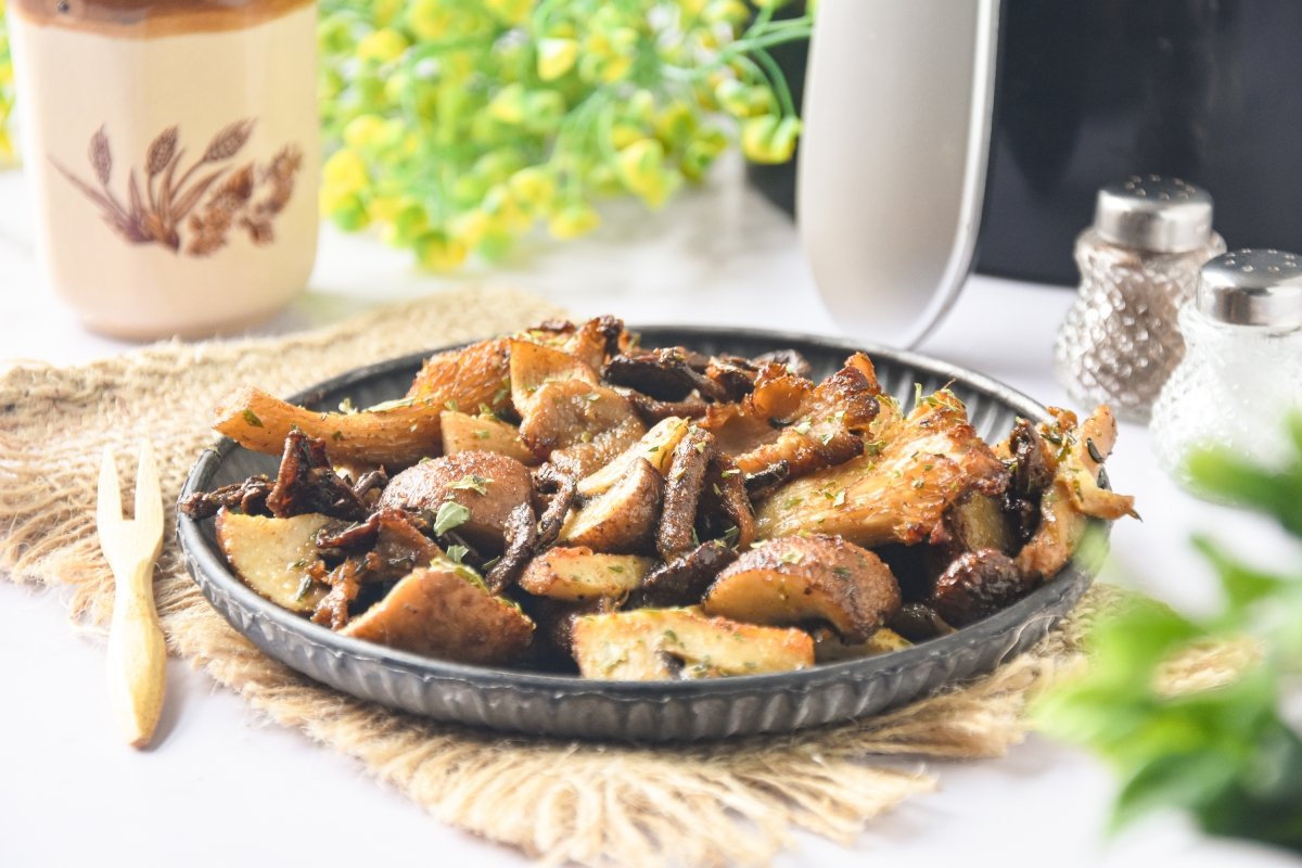 Air Fryer Mushrooms: Easy Savory Garlic Butter Side Dish