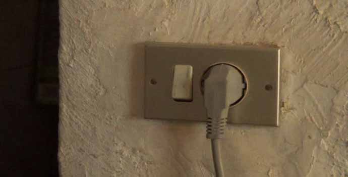 How to install a socket with a switch - grandgoldman.com