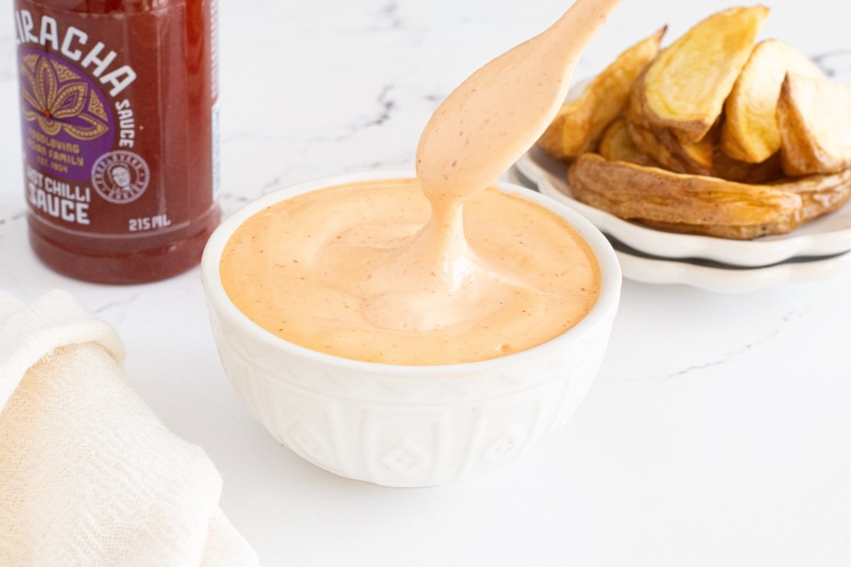 Spicy Mayo Recipe: Creamy Sriracha Dipping Sauce