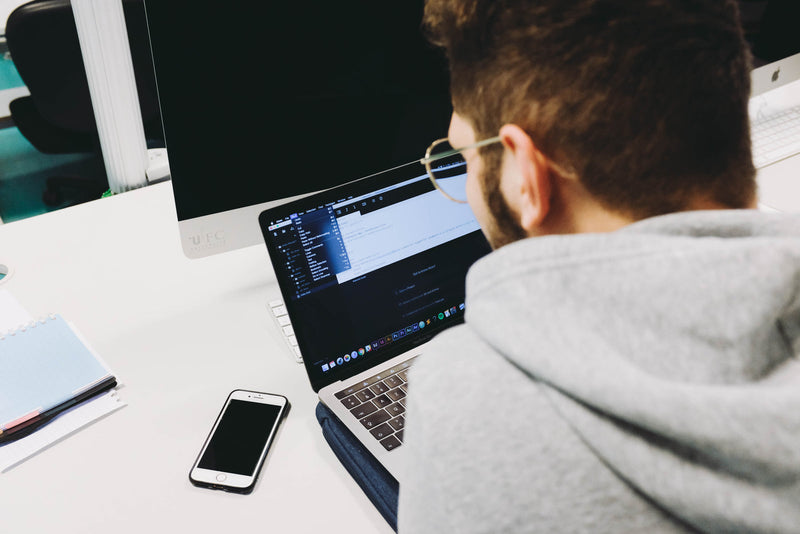 Concurrent vs Simultaneous: The Difference Most People Get Wrong