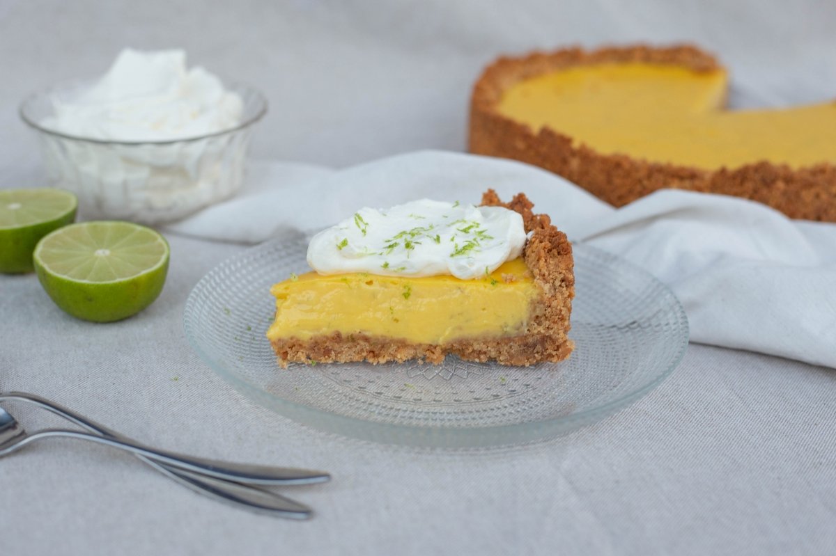 Lime Mango Tart Tangy Tropical Dessert Recipe - grandgoldman.com