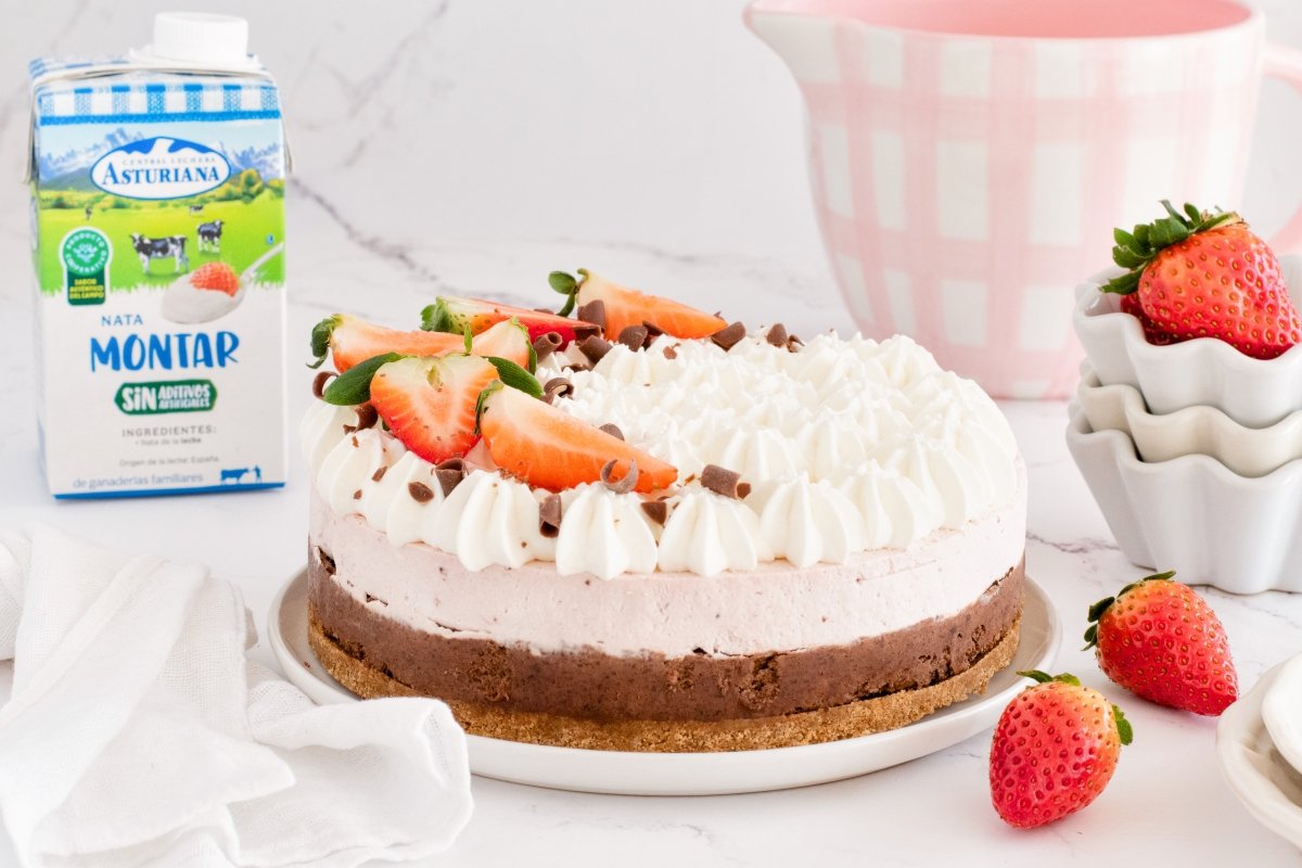 Strawberry Chocolate Mousse Cake: Easy No-Bake Dessert