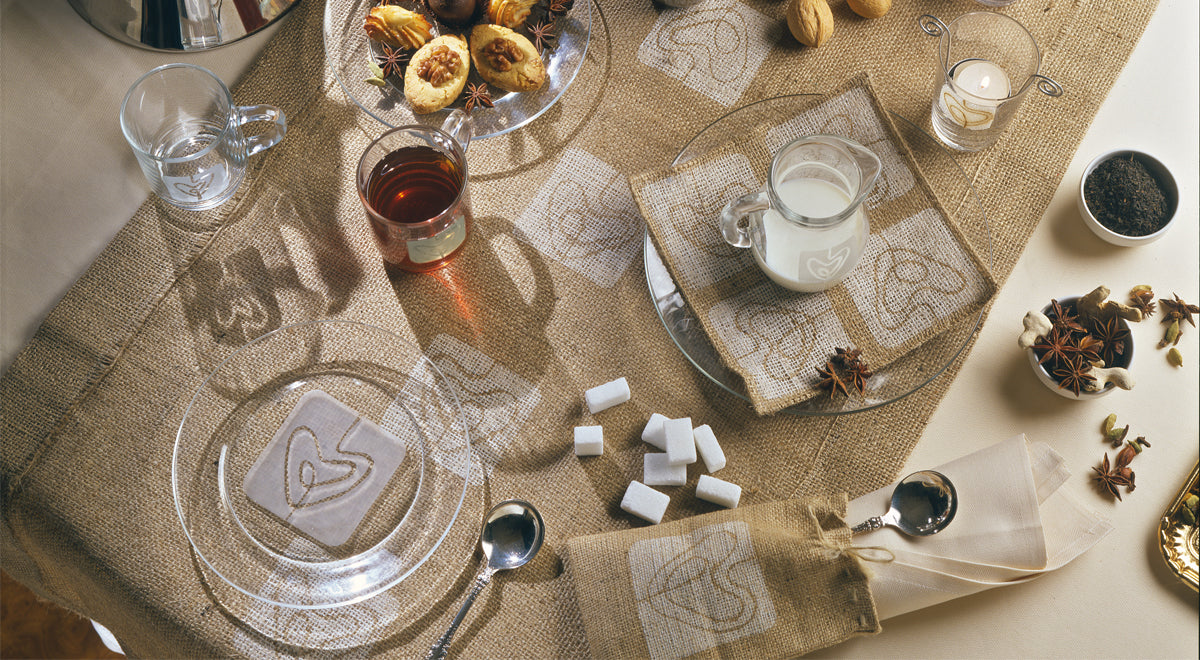 Christmas Table Decor DIY: Heart Motifs on Tablecloth, Candles & More