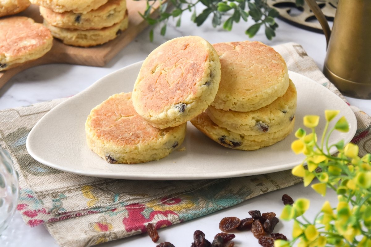 Welsh Cakes Recipe: Easy Welsh Griddle Cakes with Raisins