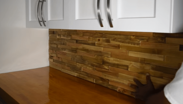 How to make a splash guard with pallets - grandgoldman.com