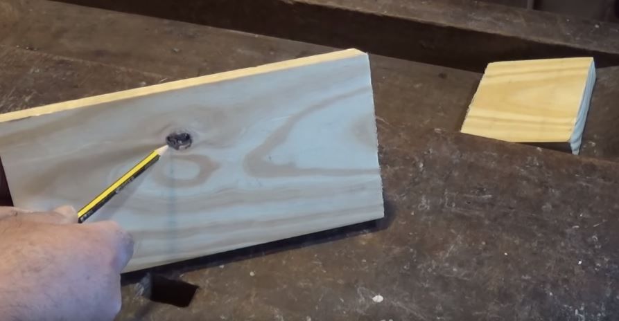 How to remove knots from wood in simple steps - grandgoldman.com