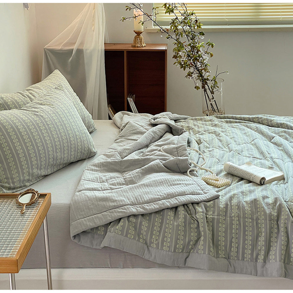 Fresh Plaid Summer Quilt High Quality Double-sided SummerQuilts Queen Bed Quilt Simple Luxury Comforter  Bedding Versatility Lightweight Bedding Sleep Blanket For Bedrooms And Airy Living Area