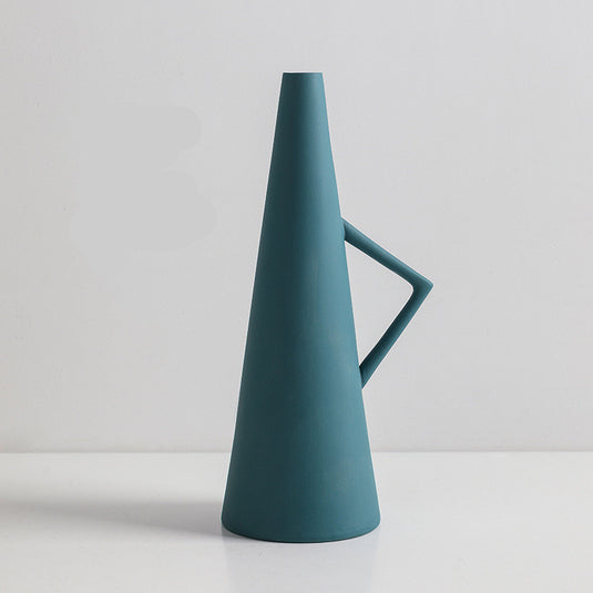 Vase en céramique moderne de forme géométrique, décoration abstraite originale et pointue