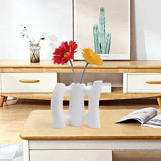 Vase à fleurs irrégulier en céramique blanche nordique