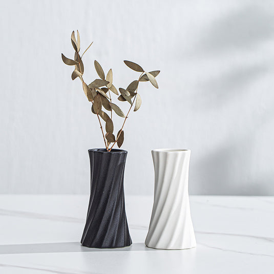 Petit vase aux lignes en céramique simples nordiques