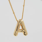 DIOWUS Bubble Letter Halskette für Frauen, zarte Ballon-Initial-Halsketten 18k vergoldete Kette Anhänger Alphabet Halsketten für Freundin Charm Einfaches Geschenk Schmuck (A)