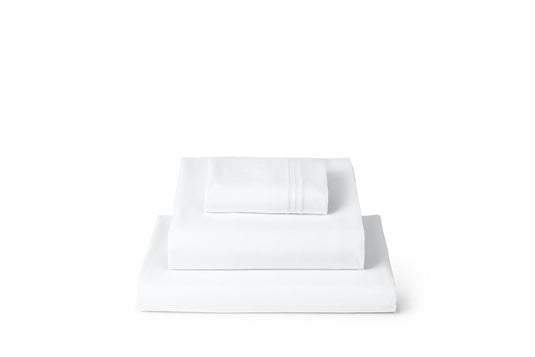 Mellanni Queen Sheets Set - 4 PC Iconic Collection Bedding Sheets & Pillowcases - Hotel Luxury, Extra Soft, Cooling Bed Sheets - for Women, Men, Kids & Teens (Queen, White)