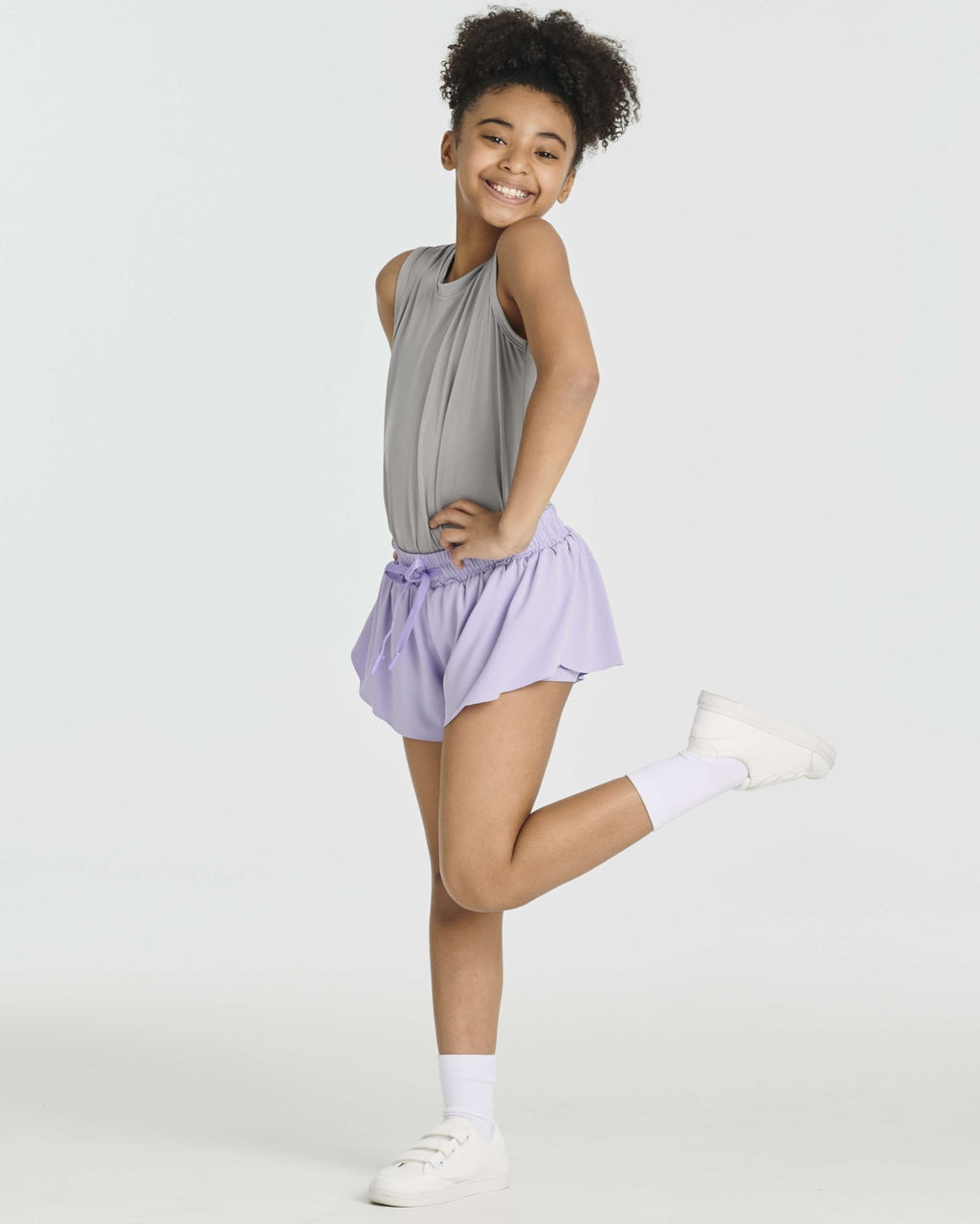 Real Essentials 4er-Pack Mädchen Schmetterlings-Shorts Fließende Teenager Tanz Sportliche Kinder Skorts Röcke Tennis Cheer Preppy Activewear Laufen Jugend Workout Sommer Futter, 4-5