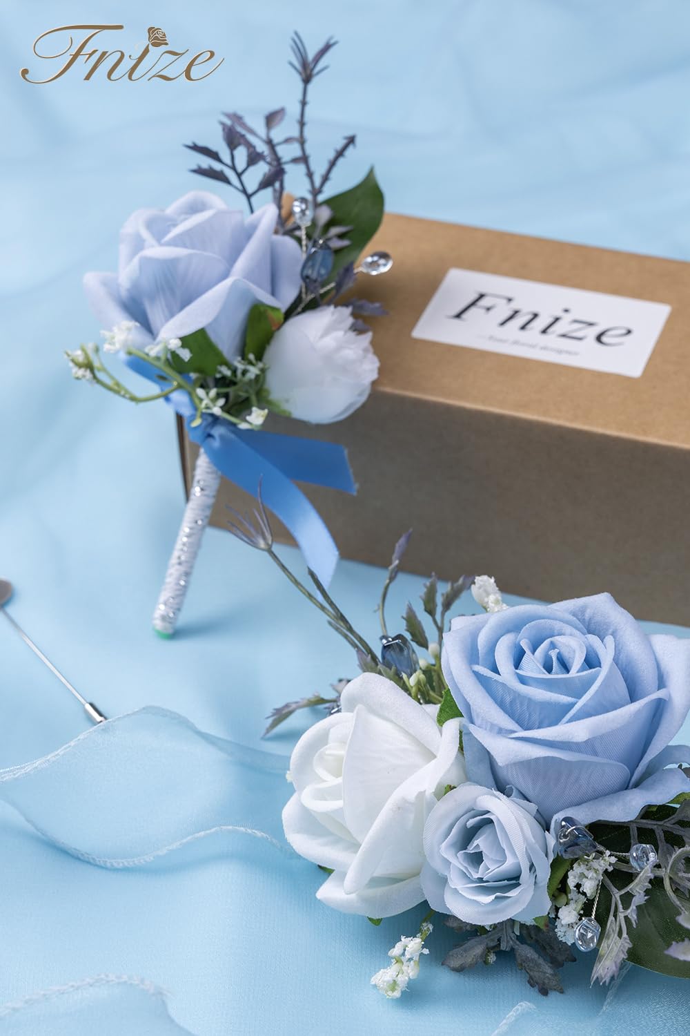 Fnize blå corsage og boutonniere sæt til brud, gom, brudepiger, forlovere, bryllup, hjemkomst, blomster, prom jakkesæt tilbehør, rose boutonniere og håndleds corsage blomst