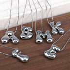 Blasenbuchstaben-Halskette Gold für Frauen, Ballon-Initial-Alphabet-Anhänger poliert 18k goldbeschichtet, aufgeblasenes Namens-Statement-Geschenk Schmuck (aufgeblasenes Silber K)