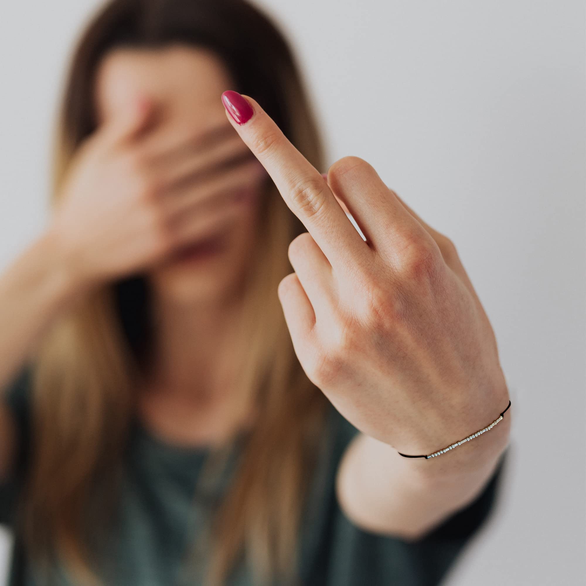 KGBNCIE Cadeaux inspirants pour femmes, bracelets cadeaux drôles en code Morse pour femmes, bracelets en code Morse cadeaux pour amies (66 Pas aujourd'hui Satan)