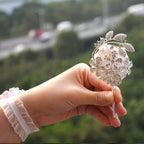 ست مچ‌بند وانلیان با مروارید و نگین، ست گل سینه و گل یقه برای عروسی، مهمانی فارغ‌التحصیلی، مهمانی (نقره‌ای سفید، ۲ قطعه)