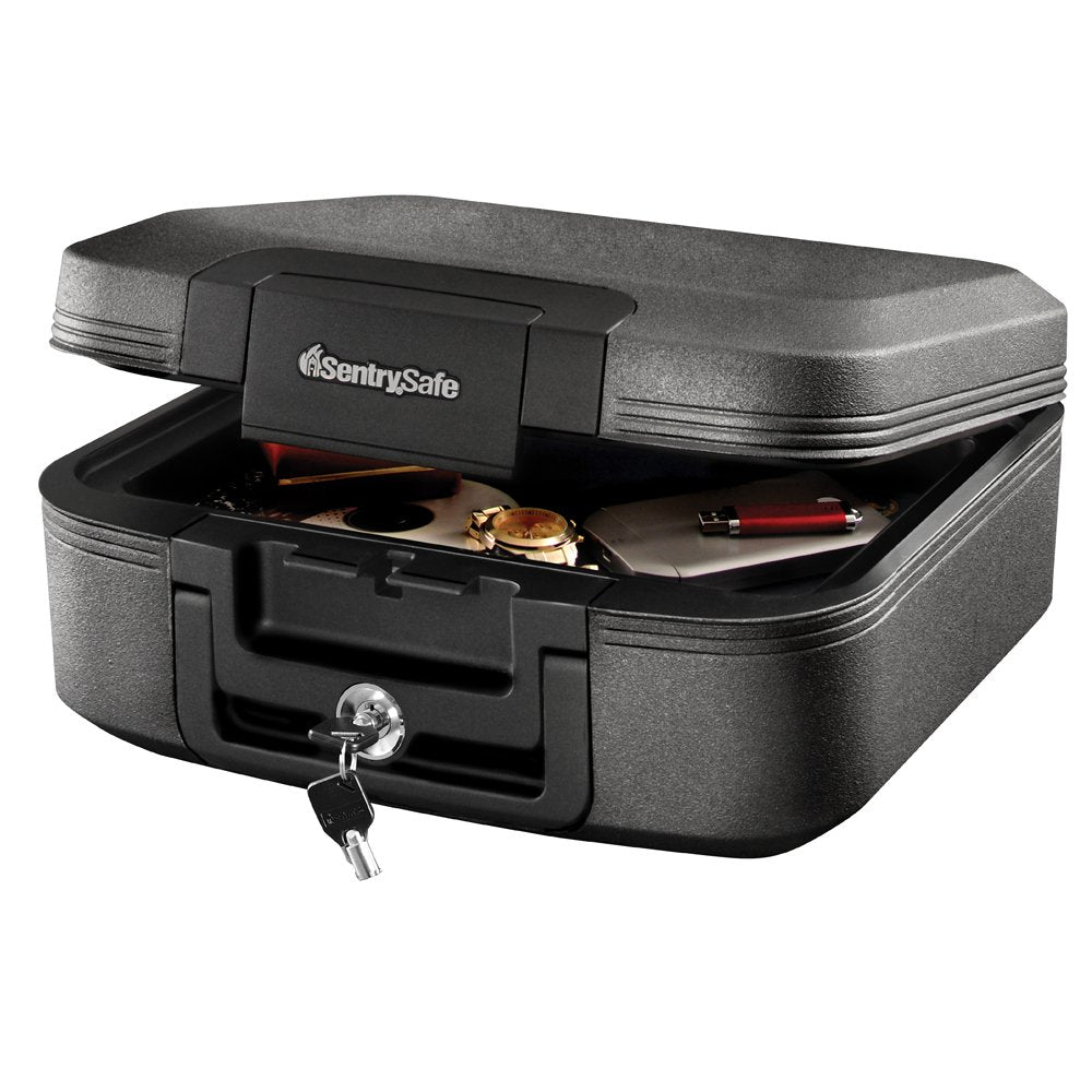 SentrySafe Grigio Carbone Cassaforte Ignifuga e Impermeabile con Serratura a Chiave, Baule Portatile per Denaro, Passaporto, 0.28 Piedi Cubici, 6.6 x 15.4 x 14.3 Pollici, CHW20221