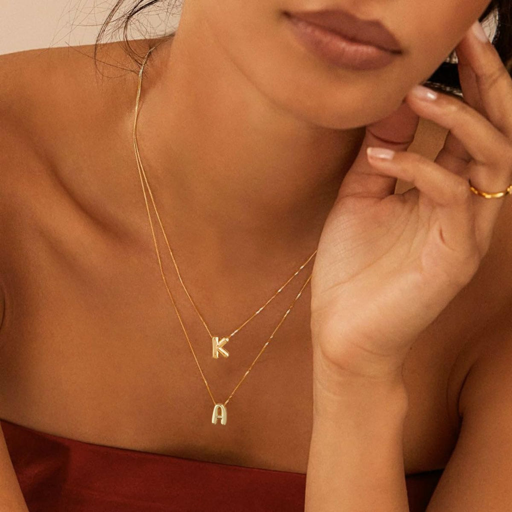 Lisitine Bubble Initial Halsketten Zarte goldene Buchstaben-Halskette 14K vergoldet Niedliche Namens-Choker-Halsketten für Frauen Trendiger goldener personalisierter Schmuck Geschenk für Frauen