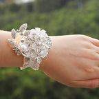 ست مچ‌بند وانلیان با مروارید و نگین، ست گل سینه و گل یقه برای عروسی، مهمانی فارغ‌التحصیلی، مهمانی (نقره‌ای سفید، ۲ قطعه)