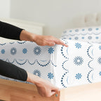 Komplet pościeli King Christmas Tree - Świąteczny wzór Xmas na lnie - Głębokie kieszenie - Dopasowany krój - 4 części - Bez zagnieceń - Wygodna i chłodząca świąteczna pościel zimowa - Łatwa w pielęgnacji - Przyjazna dzieciom