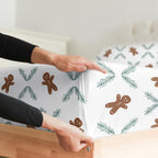 Komplet pościeli King Christmas Tree - Świąteczny wzór Xmas na lnie - Głębokie kieszenie - Dopasowany krój - 4 części - Bez zagnieceń - Wygodna i chłodząca świąteczna pościel zimowa - Łatwa w pielęgnacji - Przyjazna dzieciom