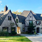 Ekena Millwork RBJ06S11X050RWR TimberCraft Zwei 5 3/8" Bretter Verbundene Board-n-Batten, Rustikale Holzläden (pro Paar), 10 3/4"B x 50"H, Grob gesägte Western Red Cedar