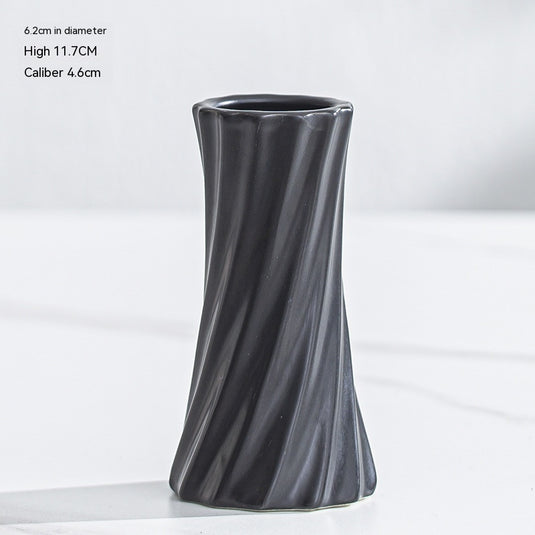 Petit vase aux lignes en céramique simples nordiques