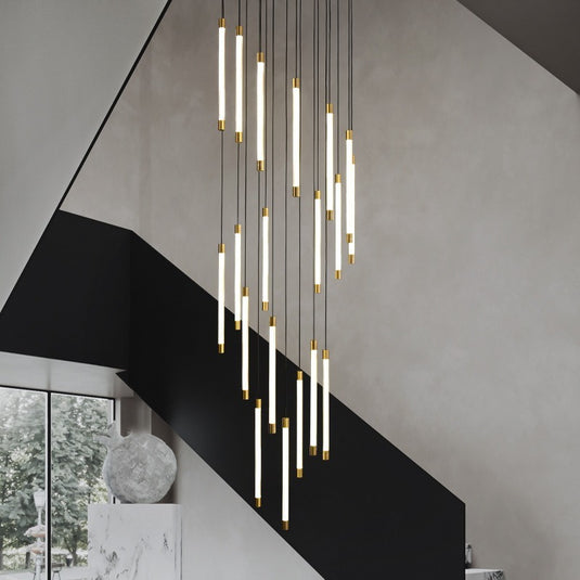 Lustre long pour escalier duplex tout en cuivre