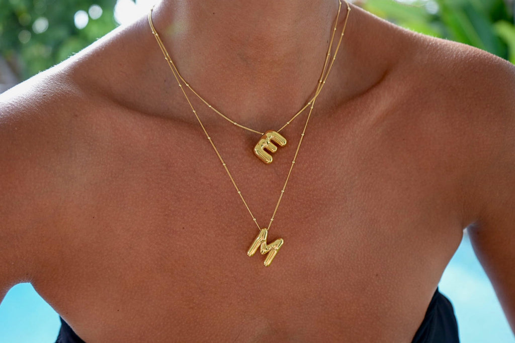 DIOWUS Bubble Letter Halskette für Frauen, zarte Ballon-Initial-Halsketten 18k vergoldete Kette Anhänger Alphabet Halsketten für Freundin Charm Einfaches Geschenk Schmuck (A)