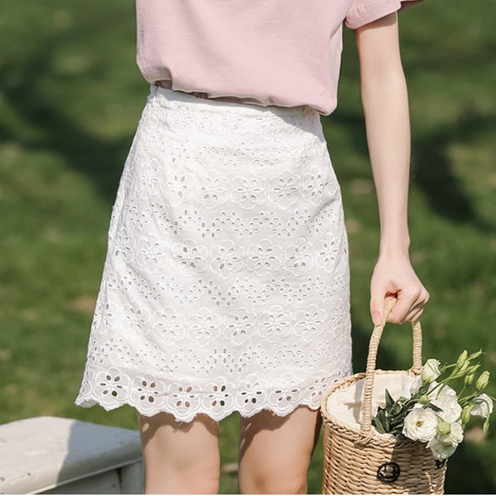Lace sweetheart white skirt