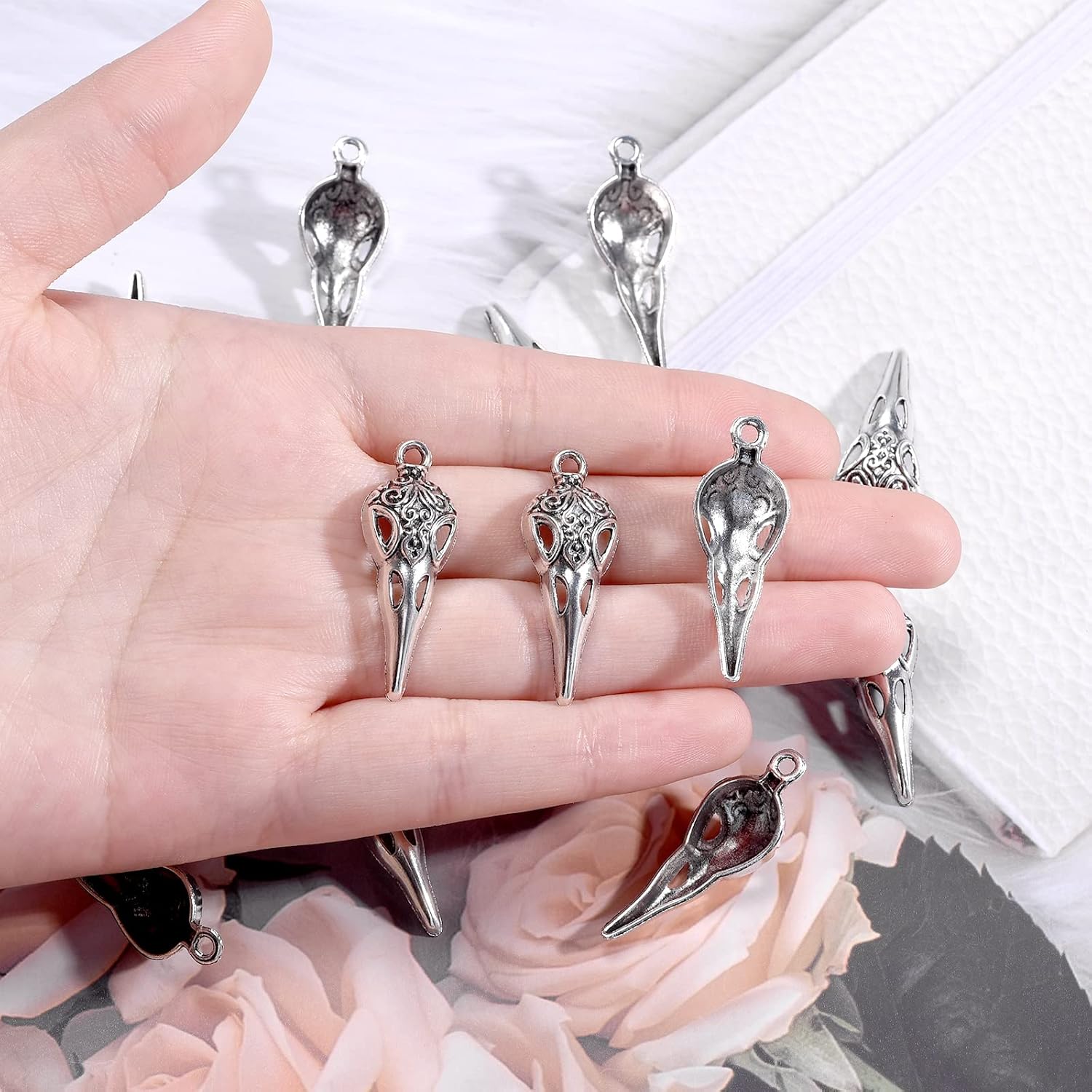 50Pcs Alloy Raven Skull Charms Bird Head Skeleton Charms Crow Beak Bird Skull Charm Eagle Skull Pendant Charm For Halloween Witch Pagan Necklace Earring Jewelry Making Crafting