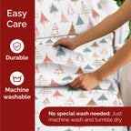 Komplet pościeli King Christmas Tree - Świąteczny wzór Xmas na lnie - Głębokie kieszenie - Dopasowany krój - 4 części - Bez zagnieceń - Wygodna i chłodząca świąteczna pościel zimowa - Łatwa w pielęgnacji - Przyjazna dzieciom