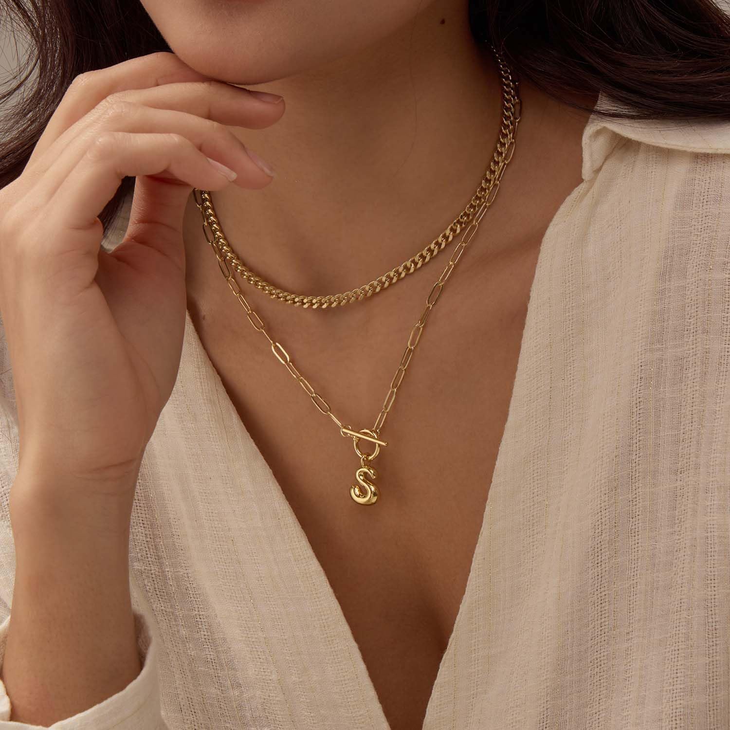 Boblebogstav Halskæde Guld Lagdelte Initial Halskæder til Kvinder Fin Cubansk Kæde Choker Halskæde 14K Forgyldt Bogstav Halskæde Personlig Navnehalskæde Søde Smykkegaver