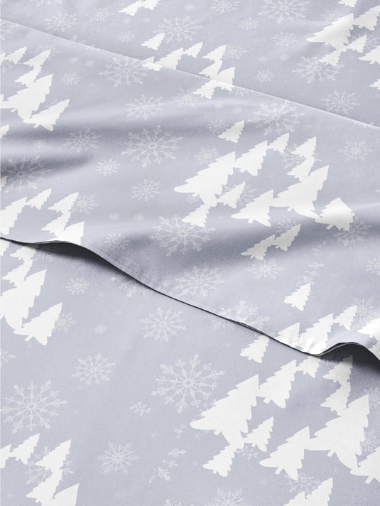 King Christmas Tree Sheet Set - Holiday Xmas Pattern Linen Set - Deep Pockets - Snug Fit - 4 Piece - Wrinkle Free - Comfy & Cooling Festive Winter Bedding - Easy To Care For - Kid Friendly