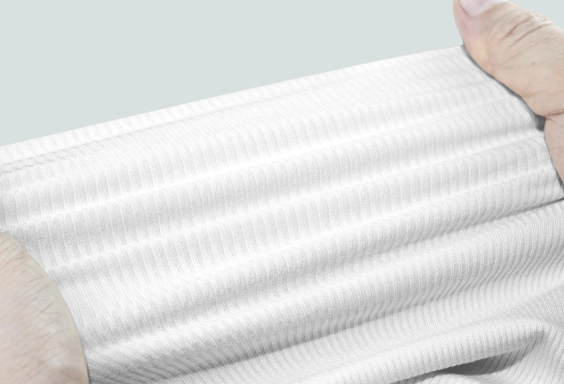 iGENJUN Débardeurs blancs côtelés à bretelles spaghetti sans manches col en V pour femmes 2025 dos nu slim ajusté doux basique camisole d'été, M, blanc