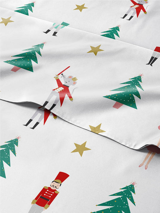 Queen Christmas Tree Sheet Set - Holiday Xmas Pattern Linen Set - Deep Pockets - Snug Fit - 4 Piece - Wrinkle Free - Comfy & Cooling Festive Winter Bedding - Easy To Care For - Kid Friendly