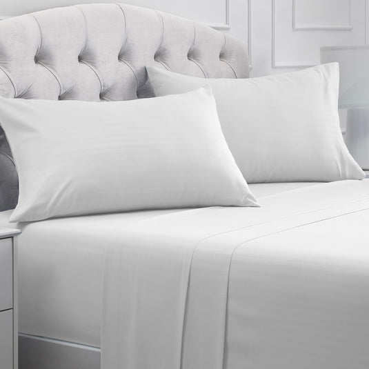 Mellanni Queen Sheets Set - 4 PC Iconic Collection Bedding Sheets & Pillowcases - Hotel Luxury, Extra Soft, Cooling Bed Sheets - for Women, Men, Kids & Teens (Queen, White)