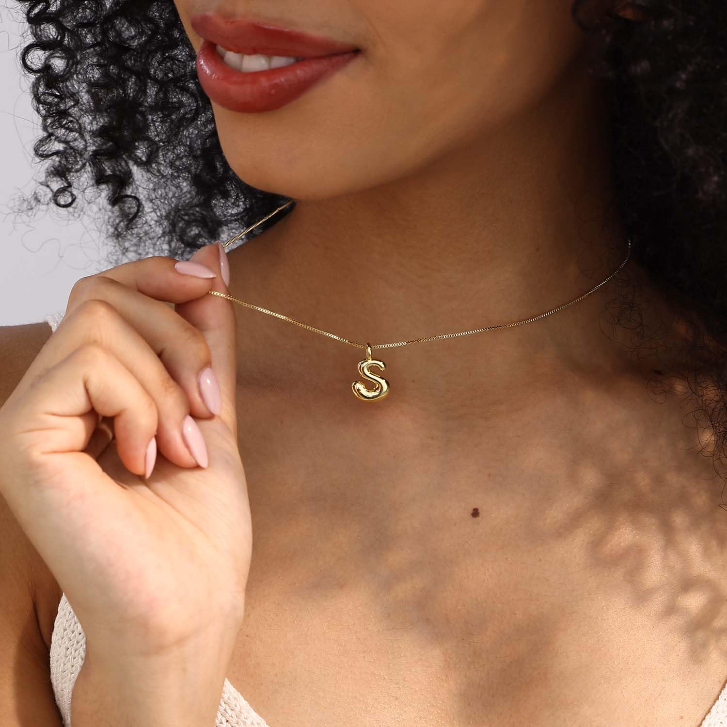 Thaivor Bubble Letter Necklace Gold Initial Necklaces for Women Trendy 14K Gold Plated Dainty Charm Pendant Name Necklace Personalized Gold Jewelry Gift for Women