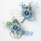 ست مچ‌بند و گل سینه YSOJMAN برای عروس، ساقدوش، مادر، مادربزرگ در جشن عروسی، گل‌های رز مصنوعی برای جشن عروسی، مجموعه ۲ عددی (آبی خاکستری)