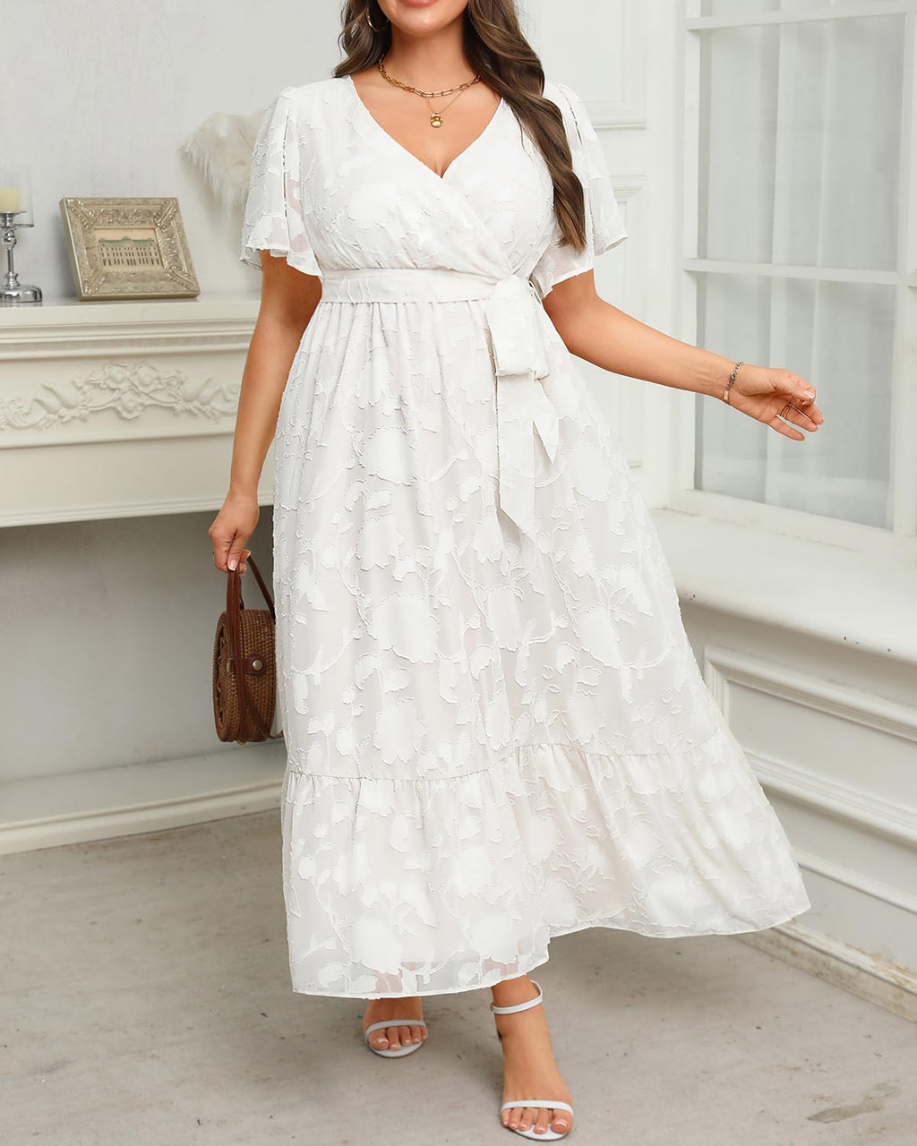 پیراهن سفید سایز بزرگ برای زنان با فرم بدن پر ۲۰۲۵ ماکسی پیچیده یقه هفت آستین پرچین گیپور گلدار تابستانی بلند با کمربند